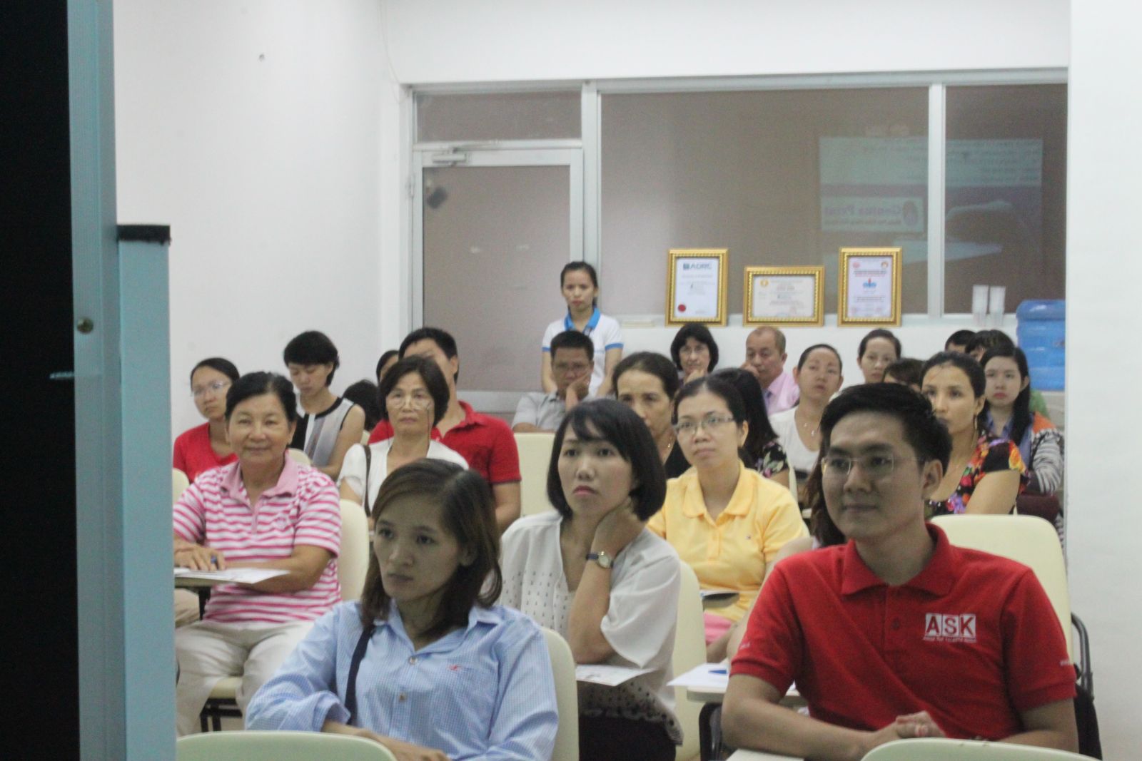 hoi thao day con nen nguoi