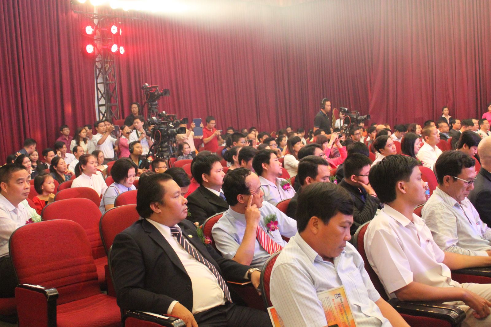 vì sự nghiệp phát triển giáo dục 2015