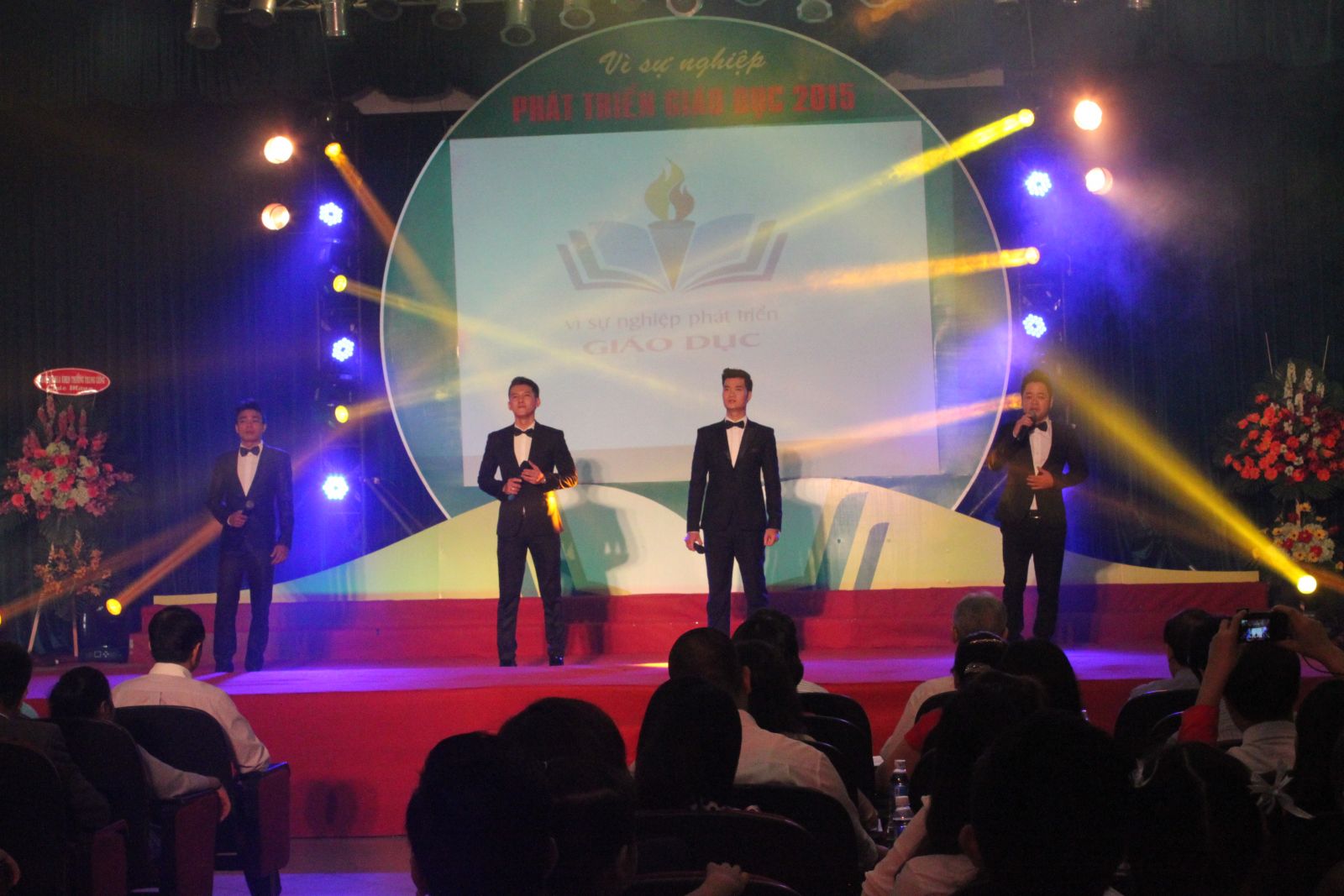 vì sự nghiệp phát triển giáo dục 2015