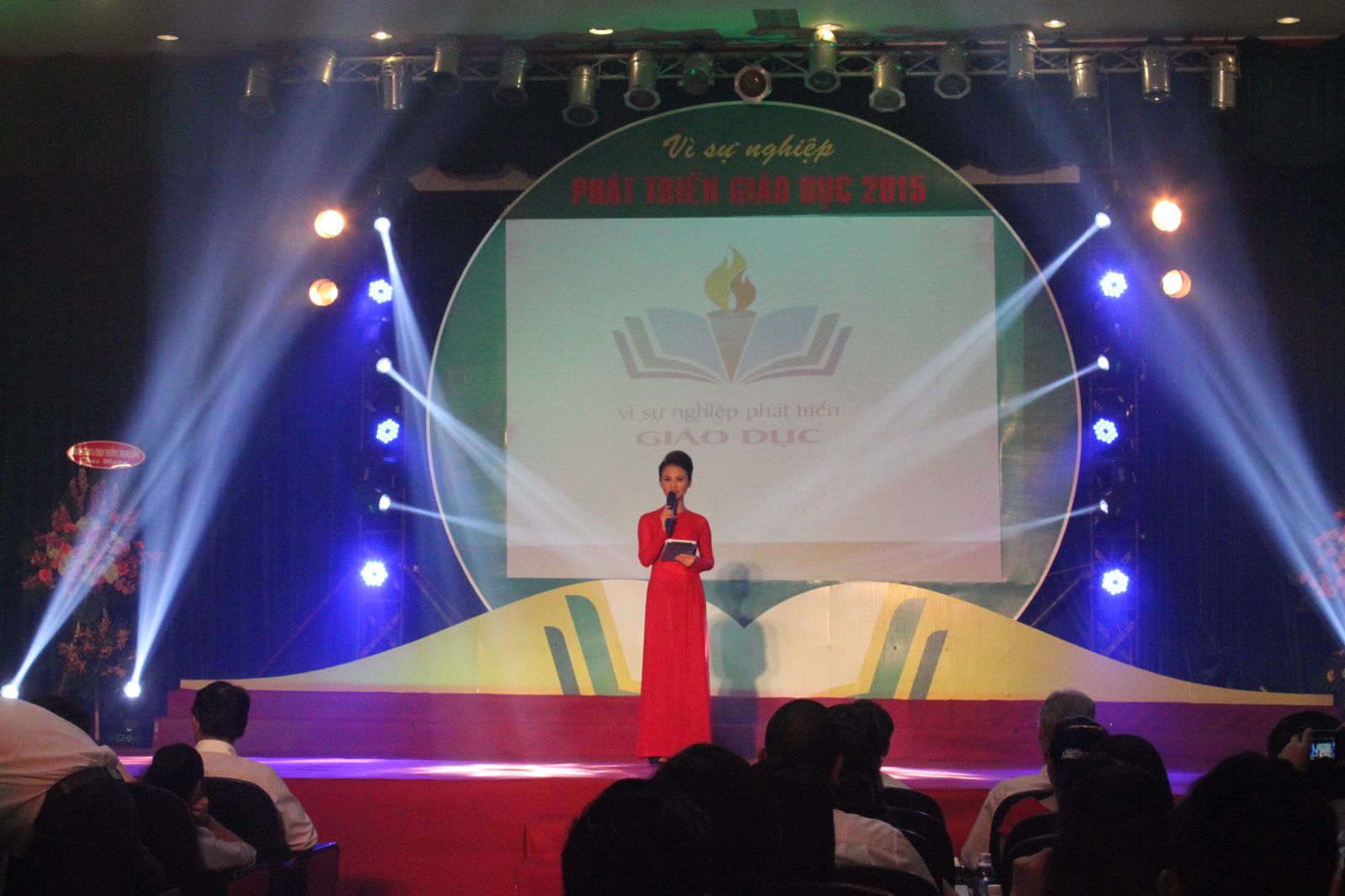 vì sự nghiệp phát triển giáo dục 2015