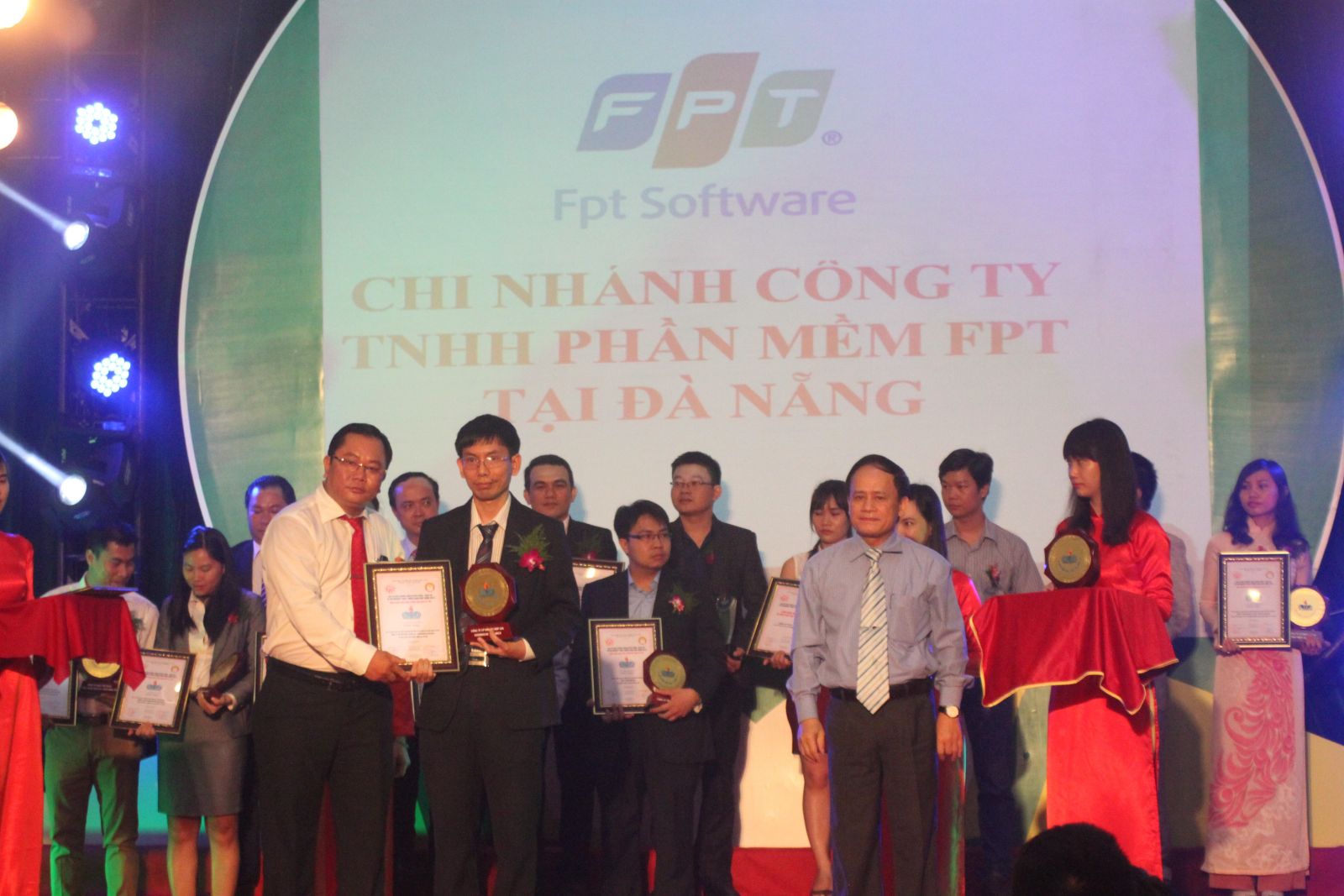 vì sự nghiệp phát triển giáo dục 2015