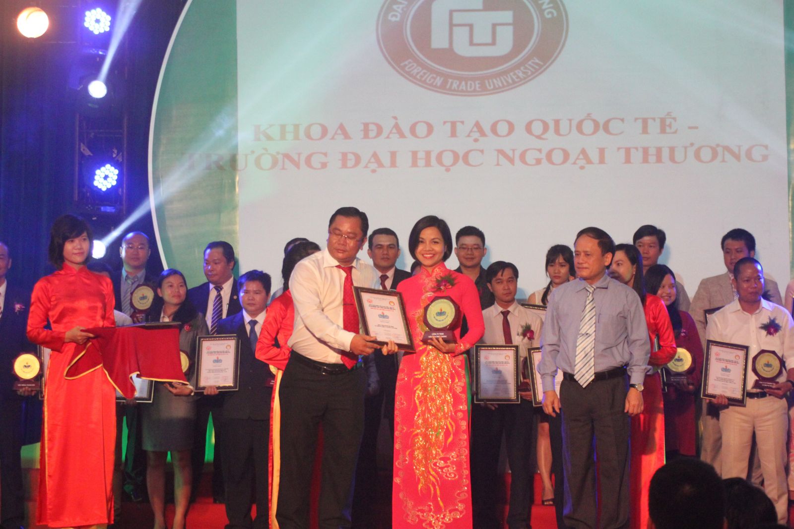 vì sự nghiệp phát triển giáo dục 2015