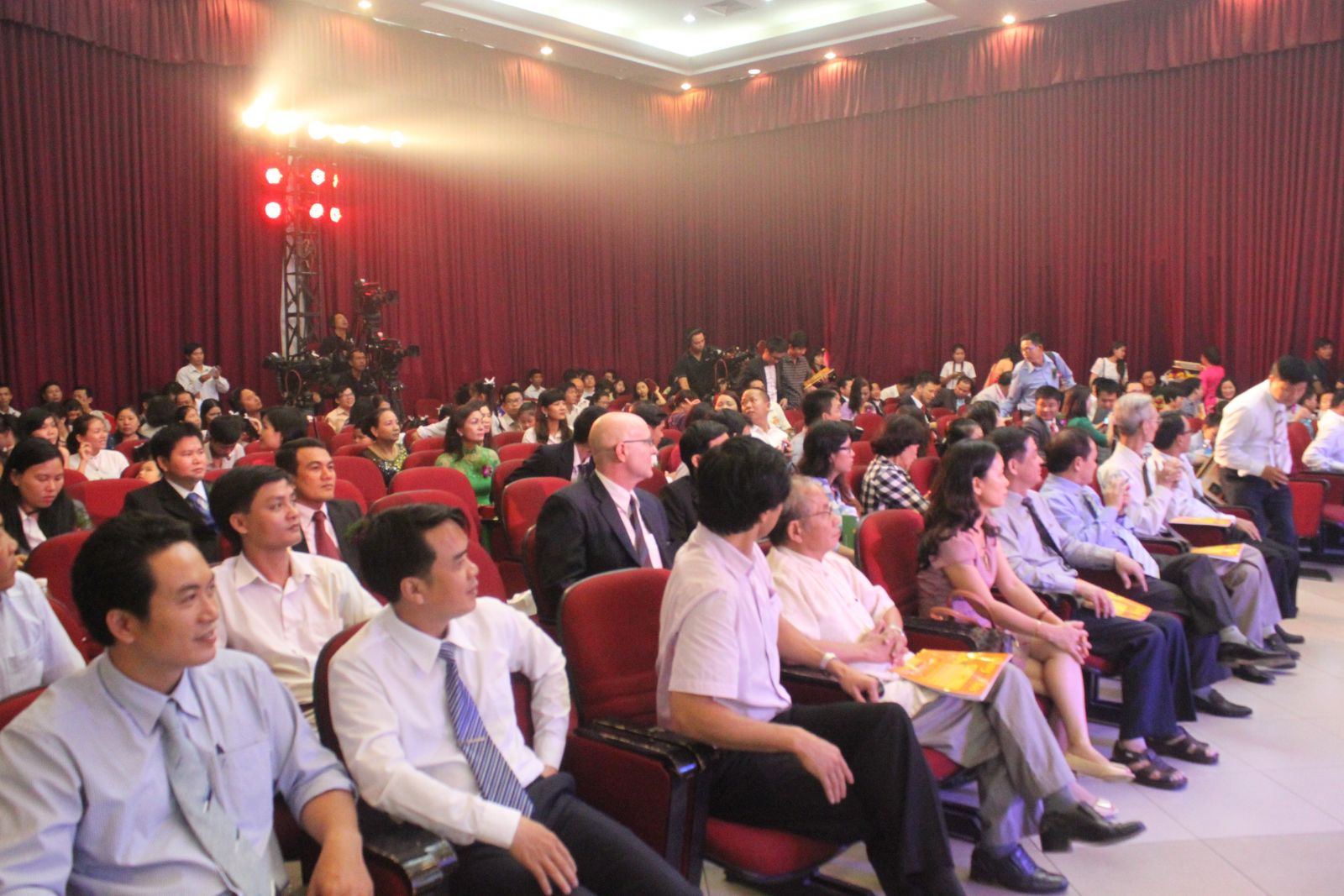vì sự nghiệp phát triển giáo dục 2015
