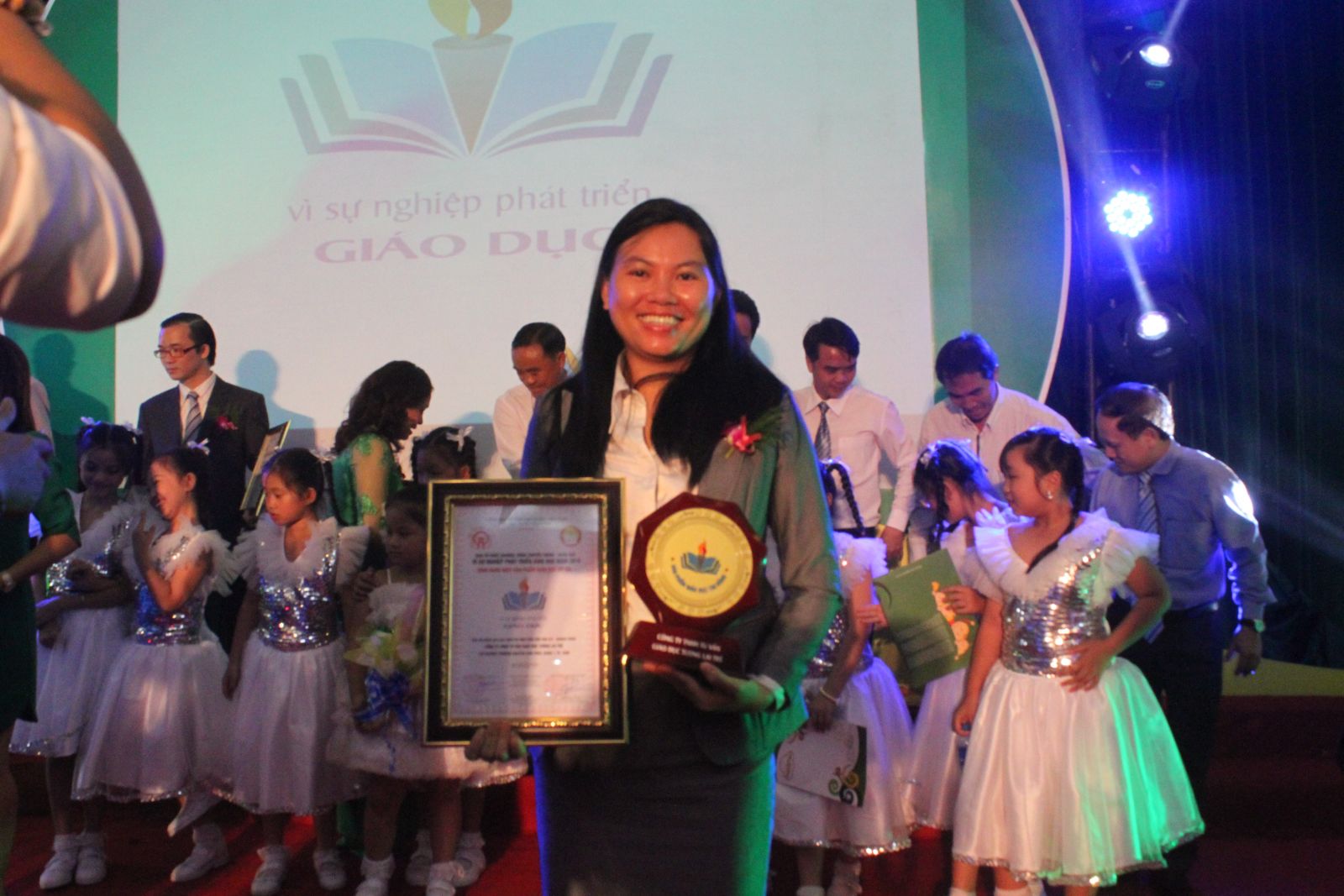 vì sự nghiệp phát triển giáo dục 2015